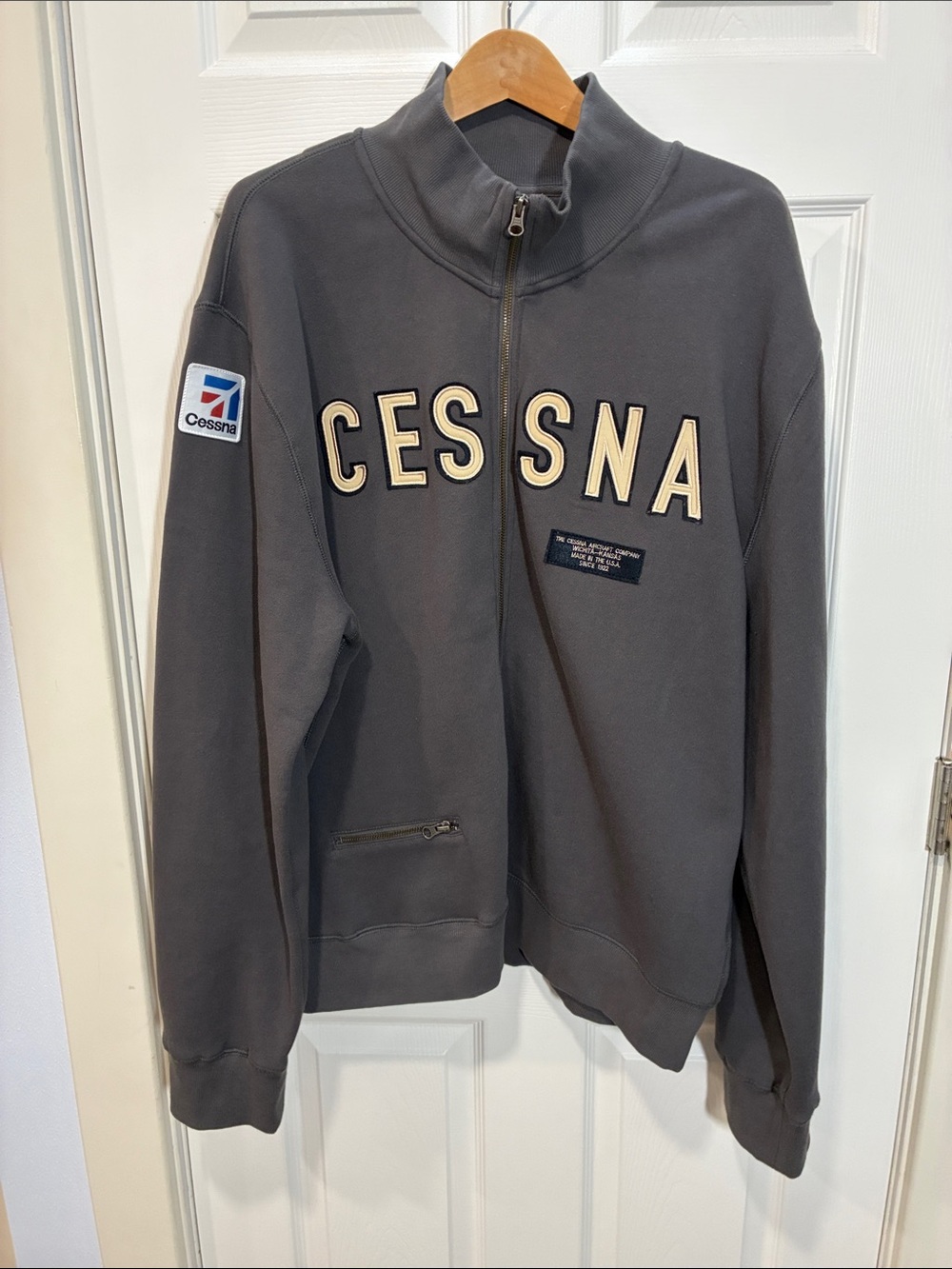 Red Canoe Cessna Men's Charcoal Full-Zip Sweatshirt